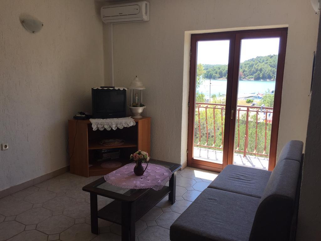 Apartments Davor Jadrtovac Екстер'єр фото